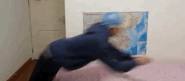 如何在陆地练游泳技巧视频教程_陆地游泳动作视频_陆地游泳训练