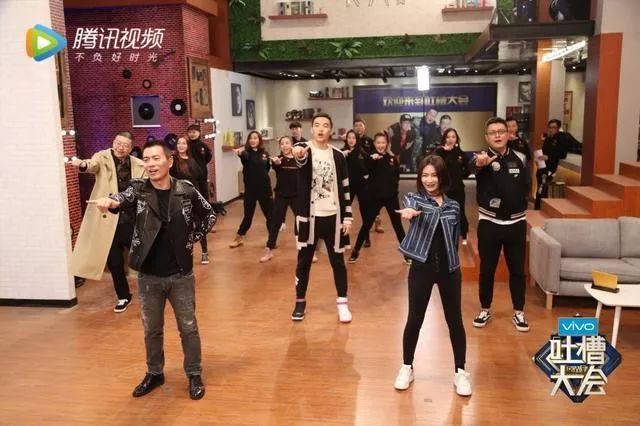 头像足球明星_足球队冠军头像图片女_头像足球队冠军图片女生