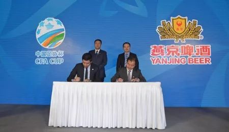 头像足球明星_头像足球队冠军图片女生_足球队冠军头像图片女
