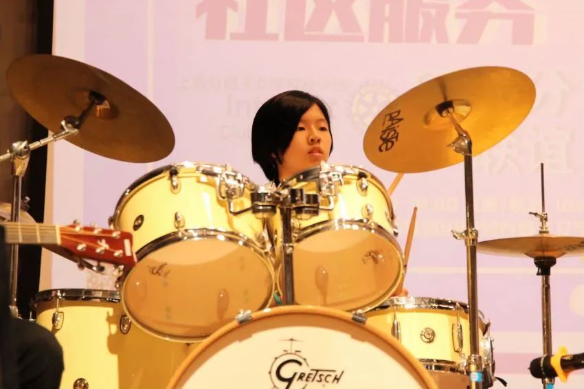 女生打篮球视频教学_女生打篮球教程_学会打篮球技巧女生视频