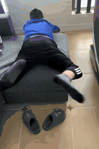 陆地游泳训练_如何在陆地练游泳技巧视频教程_陆地游泳动作模拟训练器