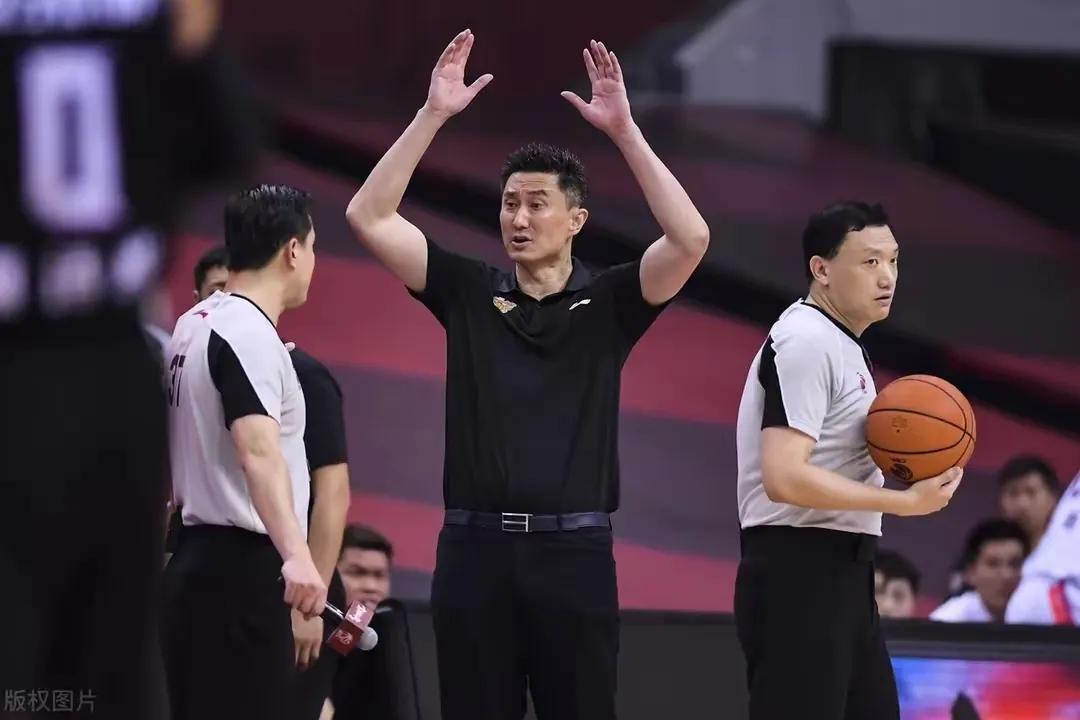 裁判篮球_篮球比赛裁判须知的规则_裁判篮球规则比赛须知怎么写