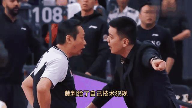 篮球比赛裁判须知的规则_裁判篮球规则及手势_裁判篮球规则比赛须知怎么写
