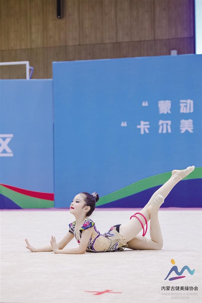 蒙古学生体操_蒙古体操学生服装图片_蒙古校园健身操